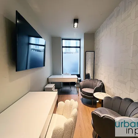 124 - Urban Fabulous Flat *